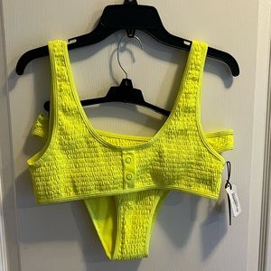 Women’s Kendall & Kylie yellow textured bikini, size large never worn